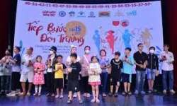 Đoàn lô tô Sài Gòn Tân Thời và nhiều nghệ sĩ tiếp bước đến trường cho trẻ ảnh hưởng bởi HIV/AIDS
