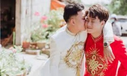 Cha mẹ làm gì khi một ngày biết con 'kết bạn' cùng giới, thuộc cộng đồng LGBT?